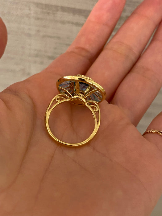 18k blue topaz diamond spinner ring size 6.5
