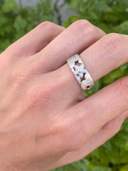 Vintage Platinum 900 Diamond Flower Ring – Brushed Finish – Size 6.25