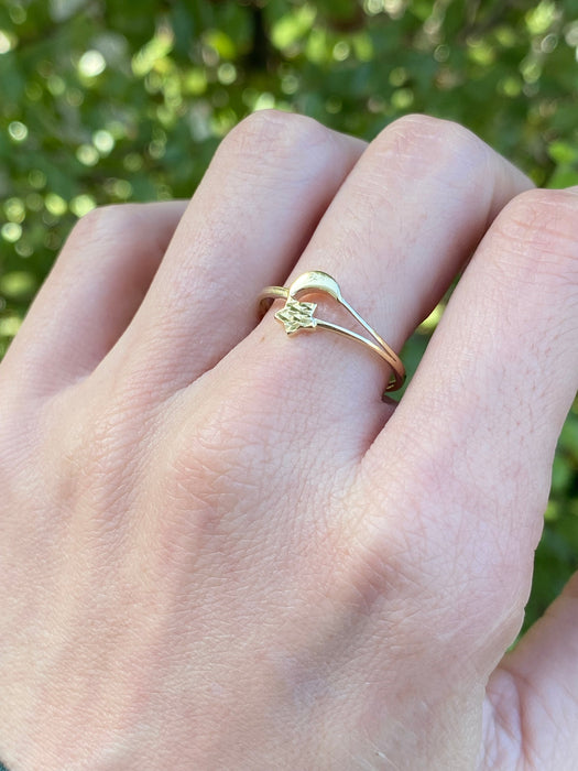 14k moon and fluted star ring