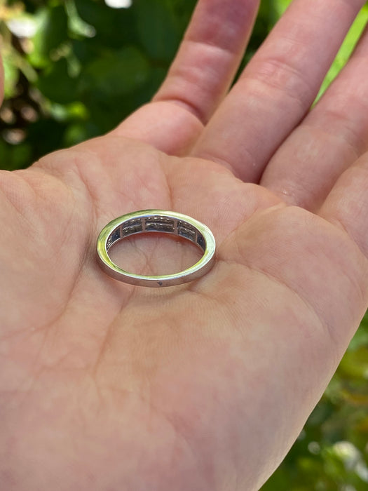 14k white gold invisible set diamond ring size 6.5