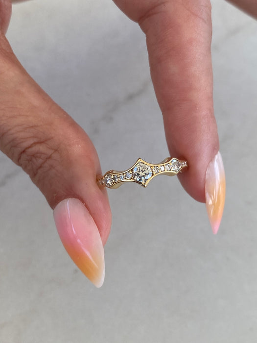 Vintage 18K Natural Diamond Crown Ring