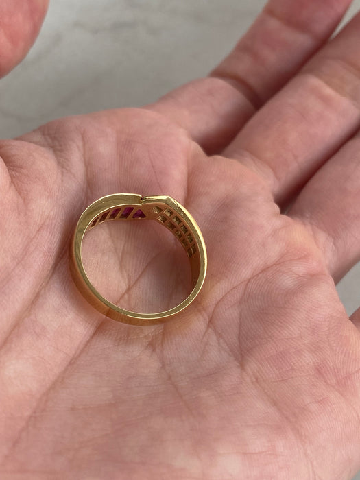 Vintage 18K Gold Ruby & Diamond Bypass Ring | Arrow Motif | Size 6.75