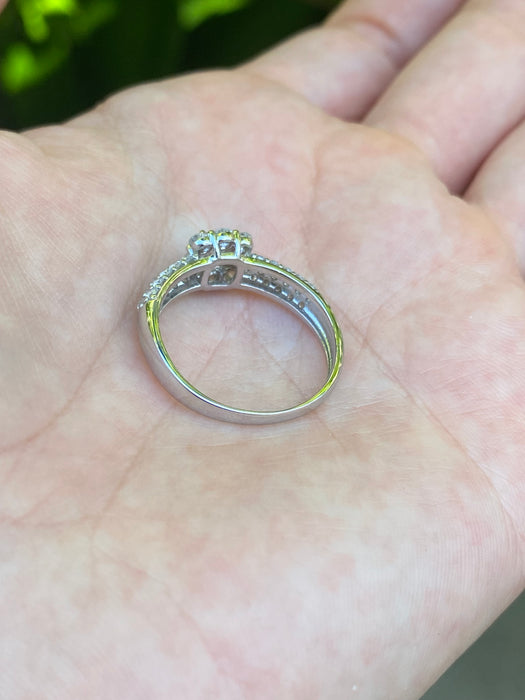 Platinum 900 diamond ring size 7.75