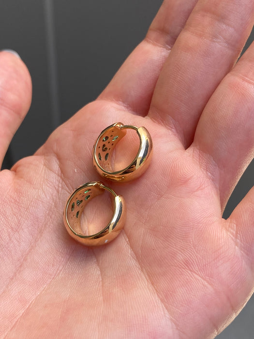 14k emerald fancy diamond heart hoop earrings