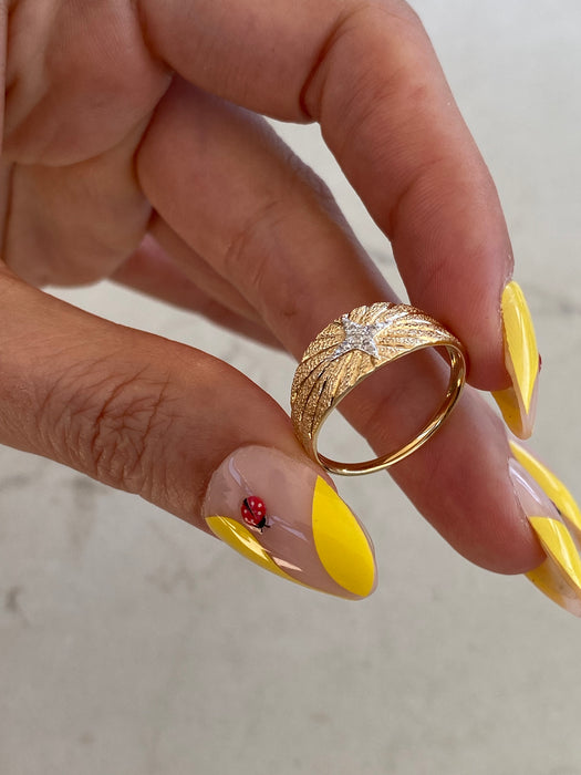 14K Gold Diamond Textured Ring – Diamond-Cut Finish with Star Center Size 7
