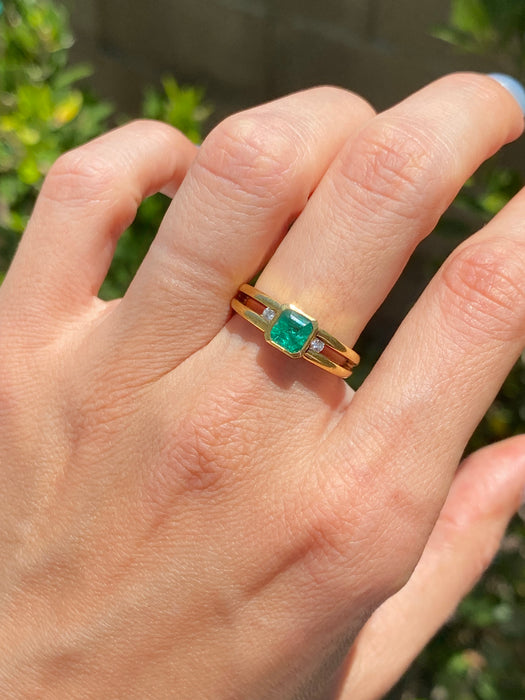 Vintage 18K Gold Bezel Set Emerald & Diamond Ring