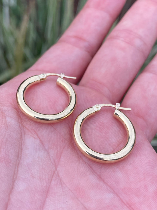 14k 0.85” hoop earrings