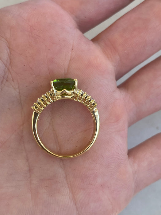 Vintage 18K Gold Peridot & Diamond Ring