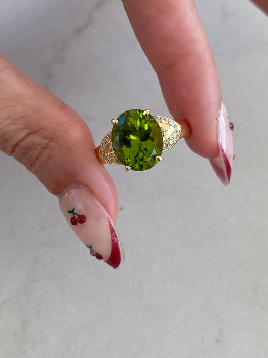 Vintage 18K Peridot & Diamond Ring