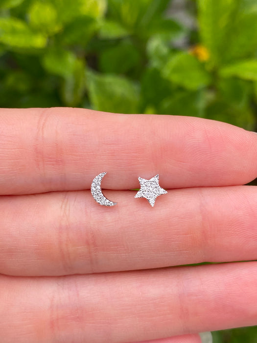 14k white gold diamond star and moon stud earrings