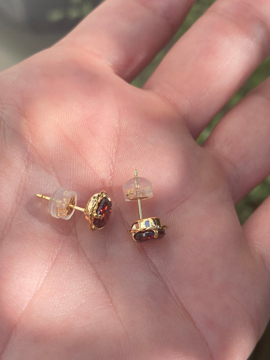 18k garnet stud earrings