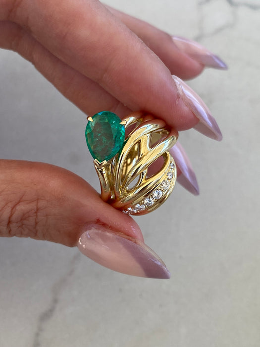 Vintage 18K Gold Emerald & Diamond Ring