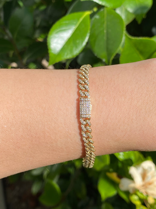 14k diamond curb bracelet 6.75”