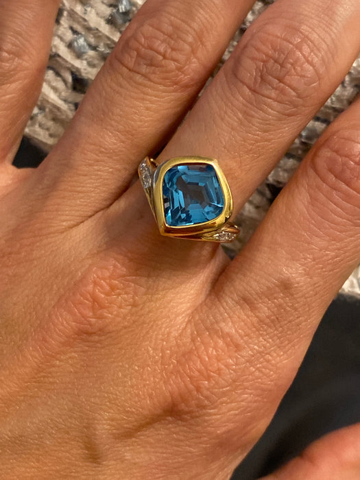 Vintage 14K Gold Sky Blue Topaz & Diamond Bezel Set Ring – Size 7.5