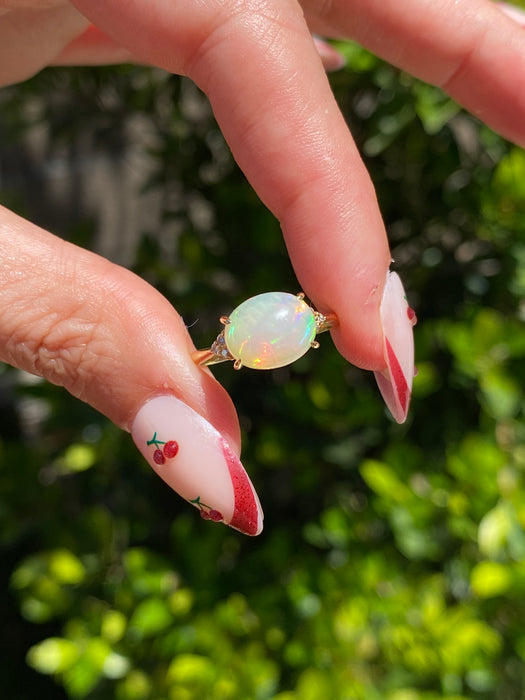 Vintage 18K Gold Opal & Diamond Ring
