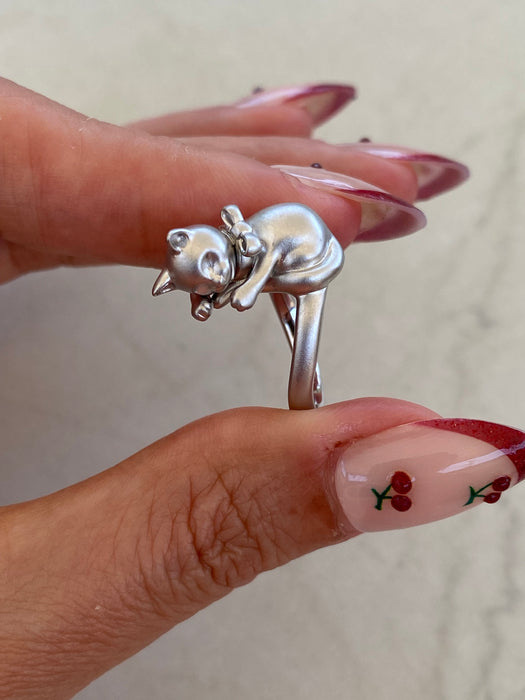 Vintage 18K White Gold Brushed Finish Cat Ring