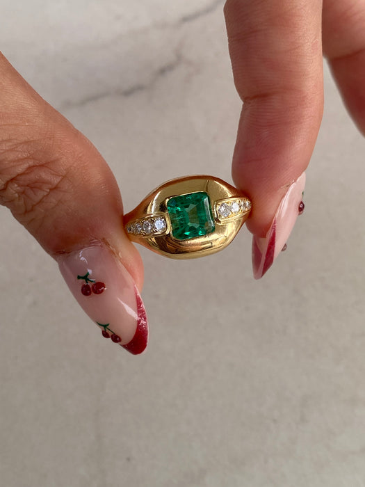 Vintage 18K Gold Emerald & Diamond Signet Ring