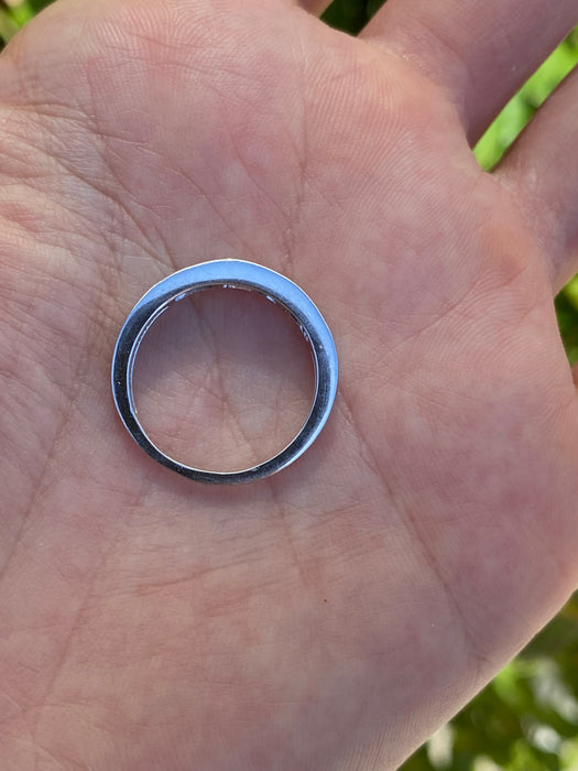 14k white gold invisible set diamond ring size 6.5