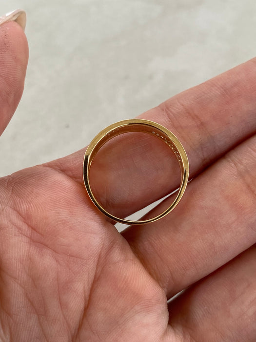 14K Wavy Diamond Band Ring