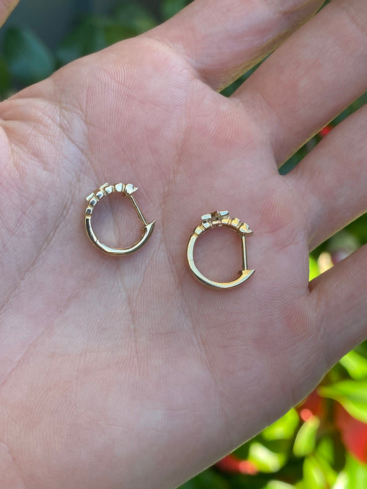 14k ribbed diamond star huggie earrings