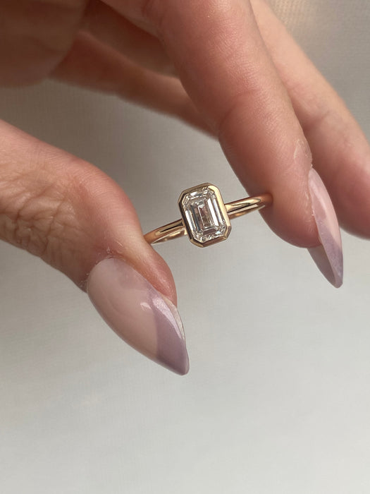 10k 0.95 carat emerald cut lab diamond ring size 7