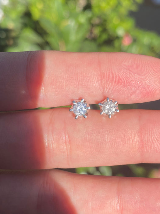 Platinum 900 0.5 tcw diamond stud earrings