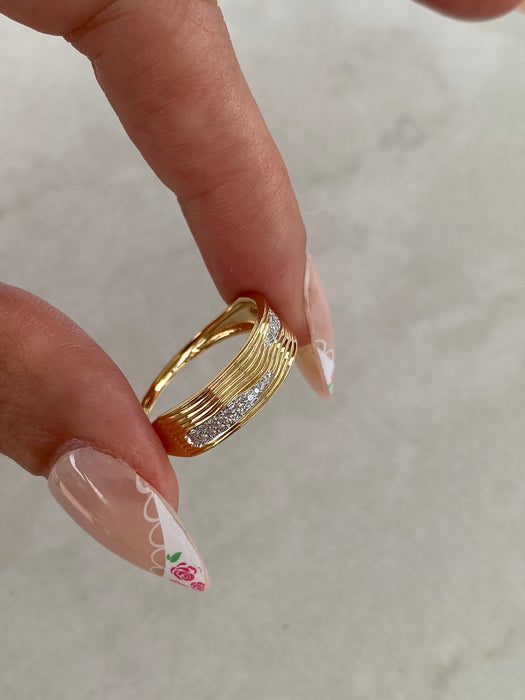 14K Wavy Diamond Band Ring
