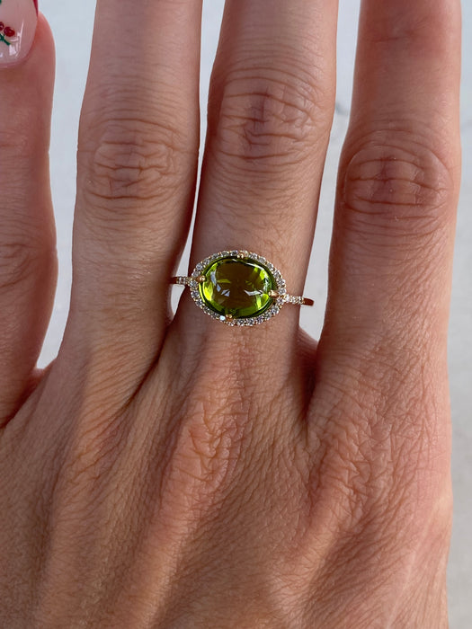 Vintage 18K Gold Cabochon Peridot & Diamond Halo Ring