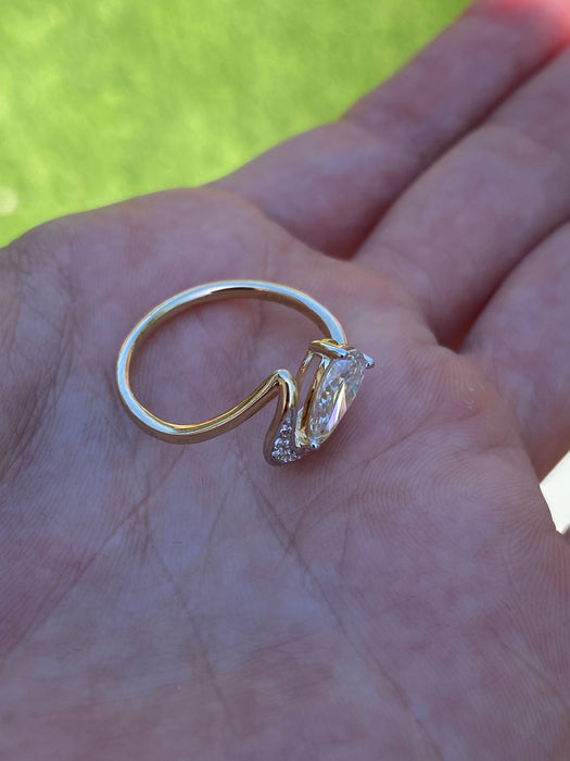 14K Gold Lab 1 Carat Pear Diamond Swirl Ring – VS Clarity, F Color, Size 7