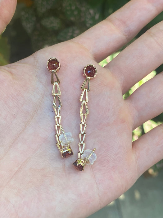 14k garnet v link earrings