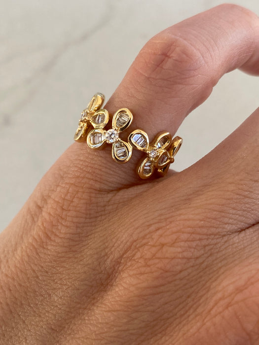 Vintage 18K Diamond Flower Ring