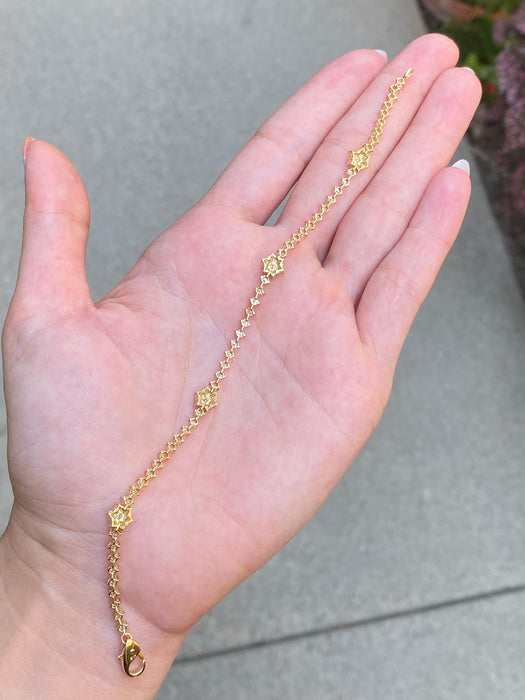 18k diamond flower tennis bracelet 7.25”