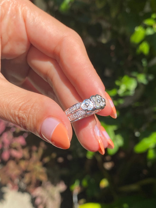 18k white gold diamond flower ring size 6.75