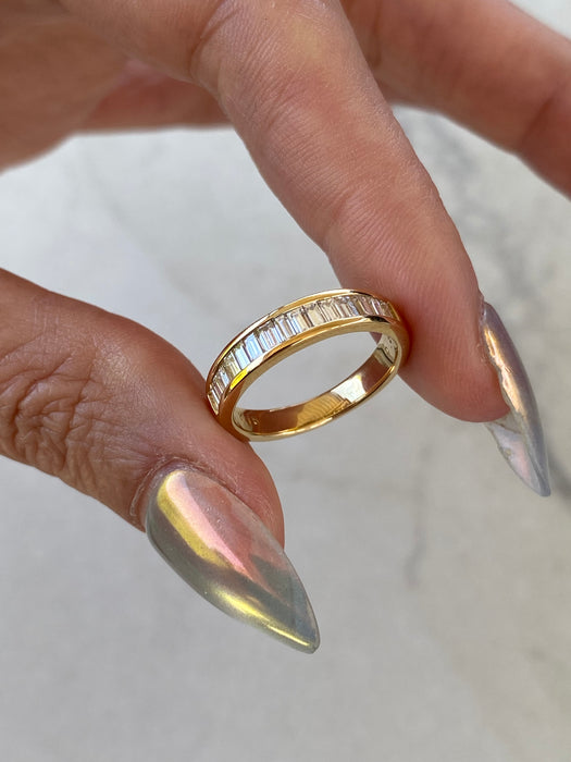 Vintage 18K Gold Channel-Set Step-Cut Natural Diamond Ring