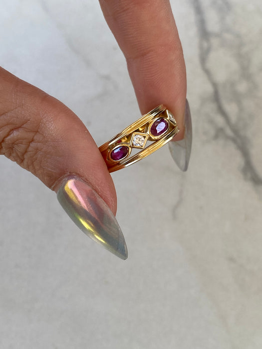 Vintage 18K Gold Bezel-Set Ruby & Diamond Ring