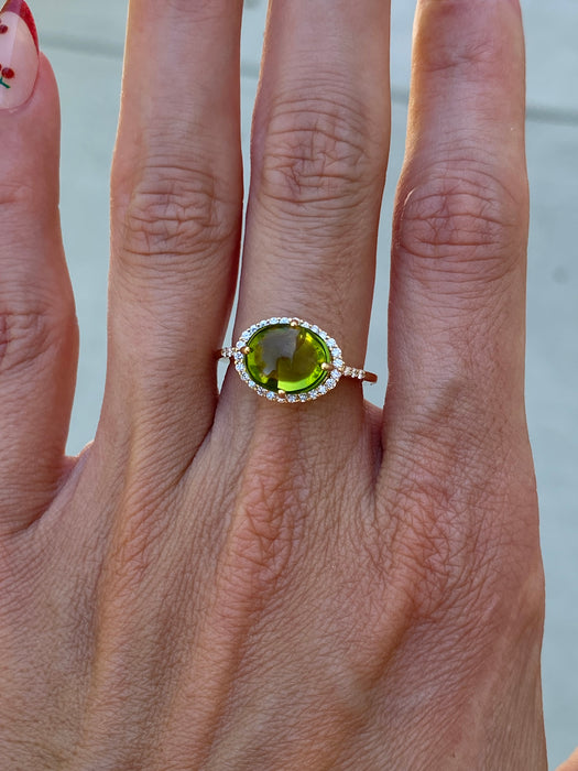 Vintage 18K Gold Cabochon Peridot & Diamond Halo Ring