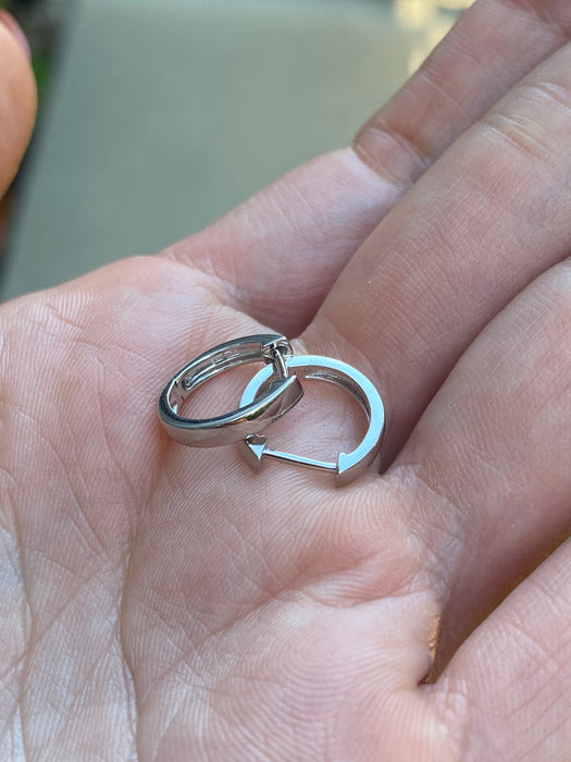 14k white gold huggie earrings