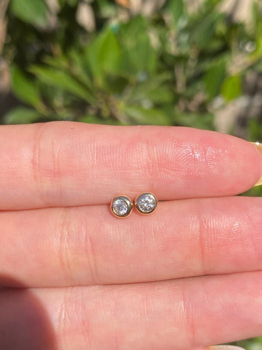 18K Gold Bezel Set Natural Diamond Stud Earrings -0.24 TCW