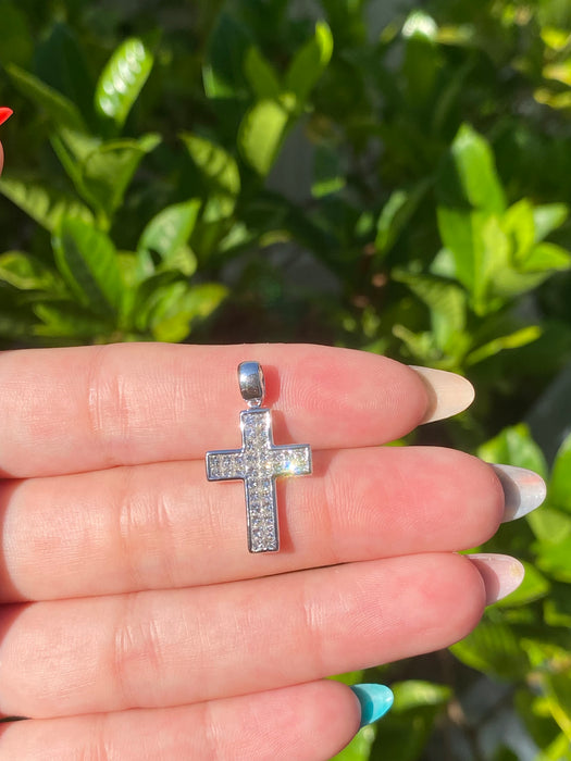 18k white gold princess cut diamond cross pendant