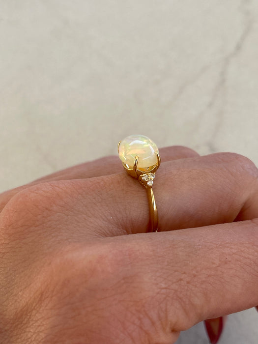 Vintage 18K Gold Opal & Diamond Ring