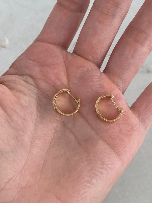 14K Gold Wavy Diamond Huggie Earrings