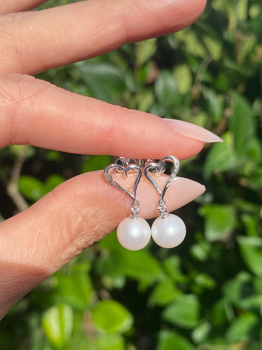 14k white gold diamond pearl heart stud earrings