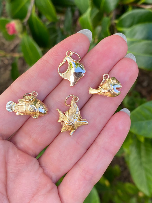 18k fish friend charm pendant