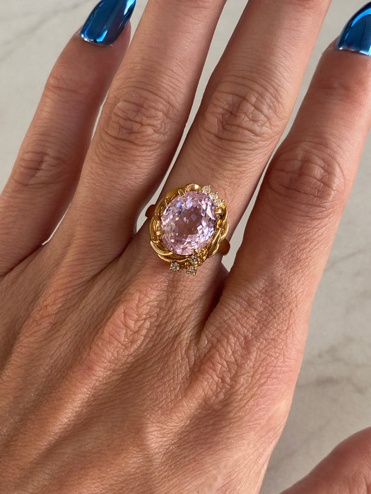 Vintage 18K Kunzite & Diamond Ring – Size 6.25
