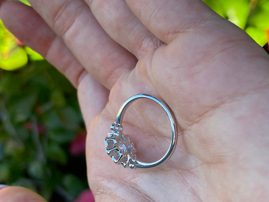 Platinum 900 omc flower diamond ring size 6.25