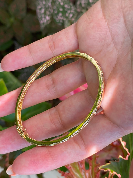 14k diamond shape diamond bangle bracelet