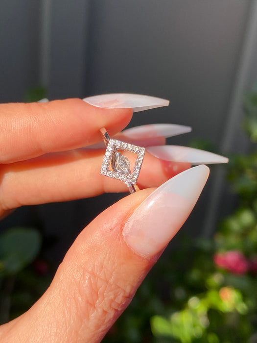 14k white gold dancing diamond ring size 6.75