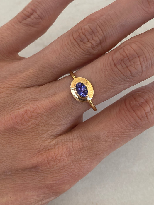 18K Gold East-to-West Tanzanite Ring Size 6