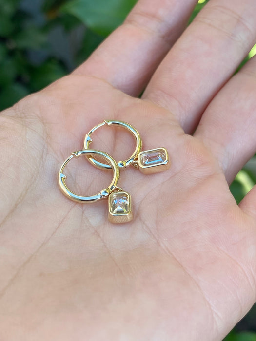 14k 1.5 carat lab emerald cut diamond huggie earrings