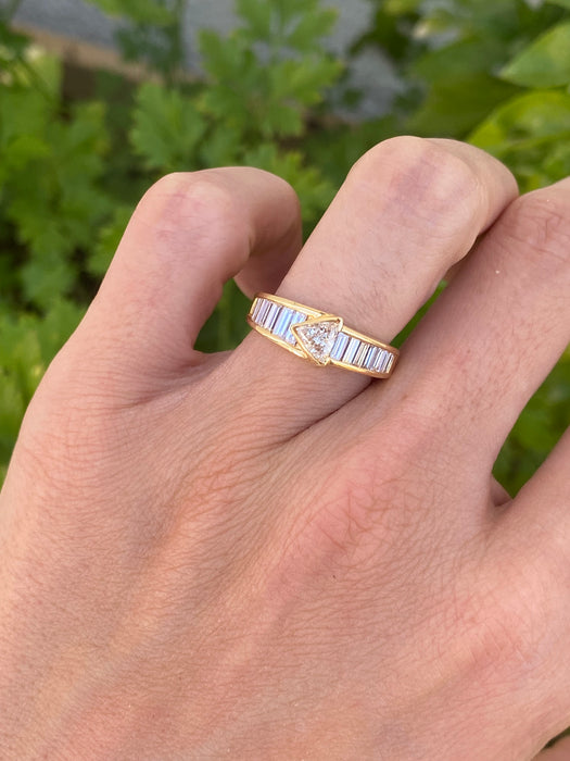 Vintage 18K Diamond Arrow Ring – Trillion & Baguette Diamonds – 1.13 TCW – Size 4